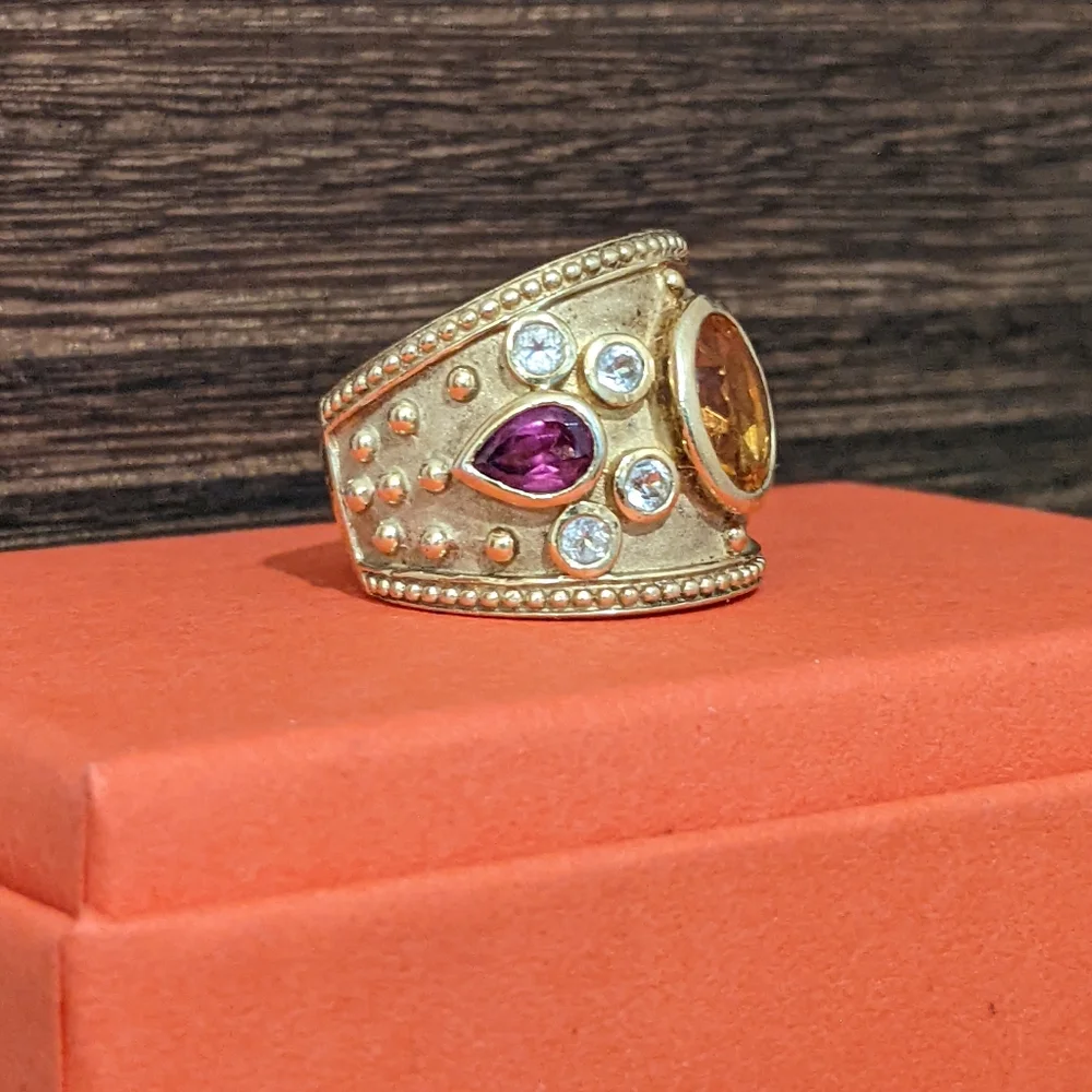 Beautiful Ring - Picture 2 of 6
